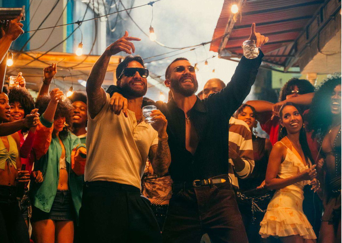 Manuel Turizo y Maluma rinden homenaje al Caribe con su nuevo sencillo “Apambichao”
