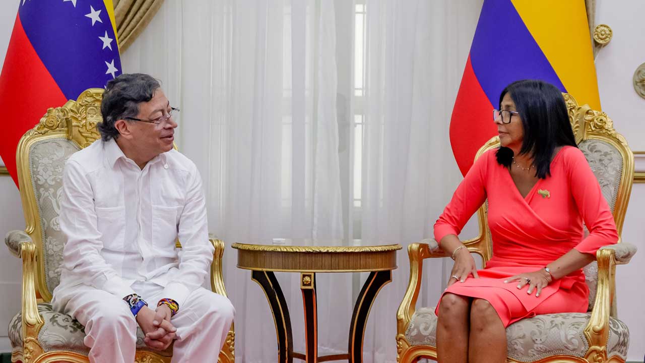 Petro y Delcy Rodríguez buscan acuerdos para enfrentar la crisis de seguridad en la frontera