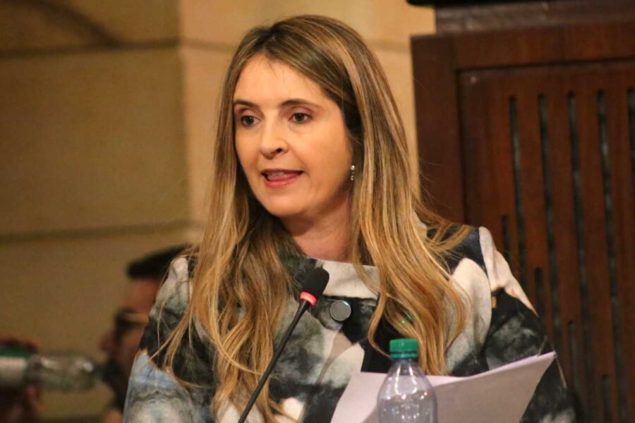 Paloma Valencia exige claridad al Gobierno tras controversia por supuestas interceptaciones a candidato presidencial