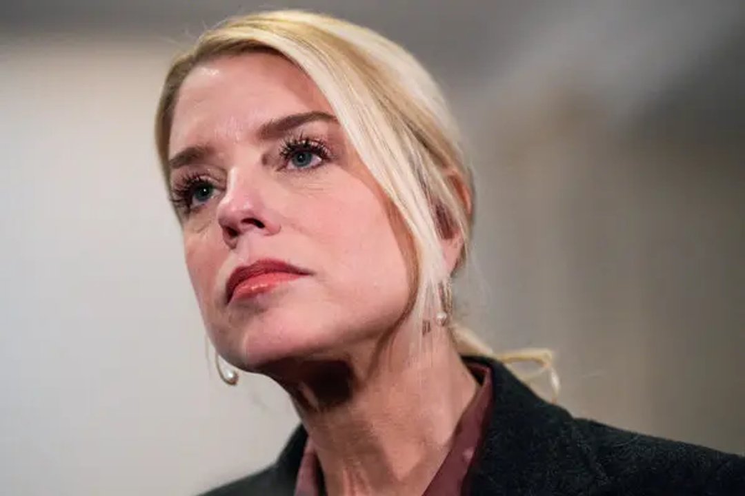 Trump remueve a Pam Bondi del Departamento de Justicia en medio de tensiones internas