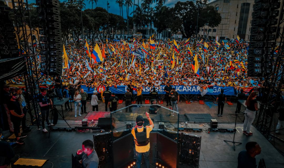 Abelardo De La Espriella cerró campaña en Santander con multitudinario evento en Bucaramanga