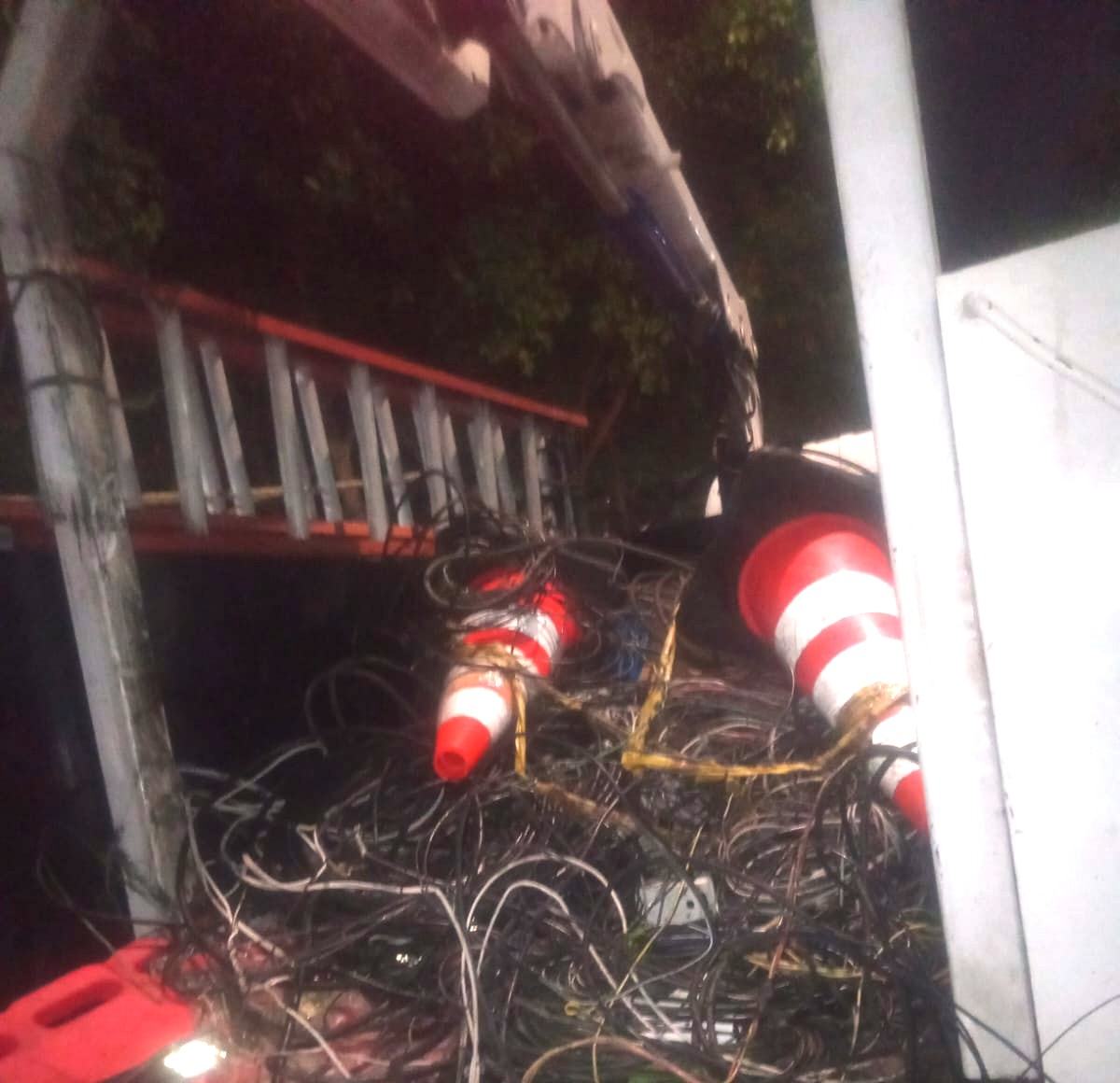 Air-e retira 40 conexiones ilegales en Los Robles durante operativo en Soledad