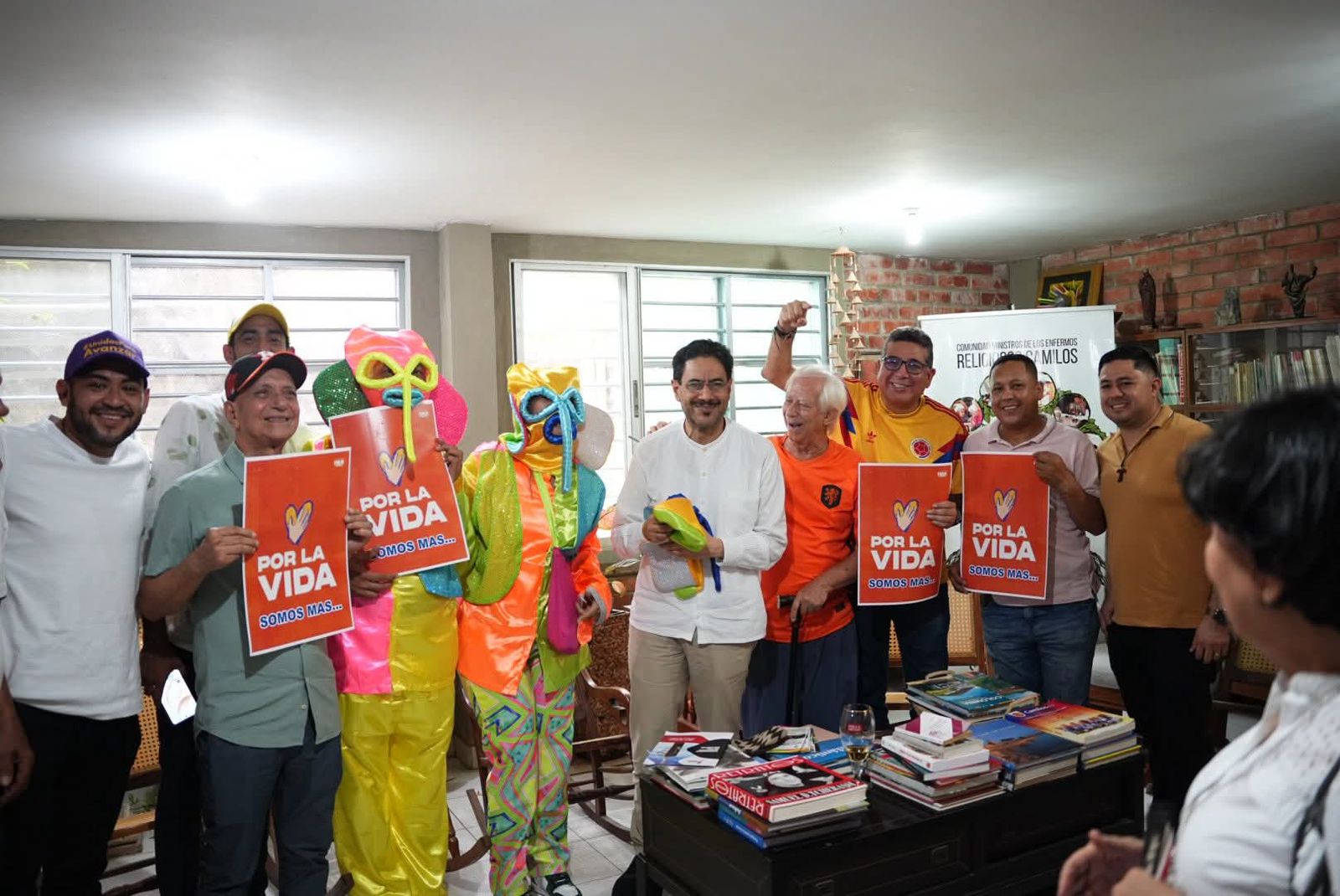 Iván Cepeda visita proyecto liderado por el padre Cyrillus y fortalece agenda social junto a Orlando De La Hoz