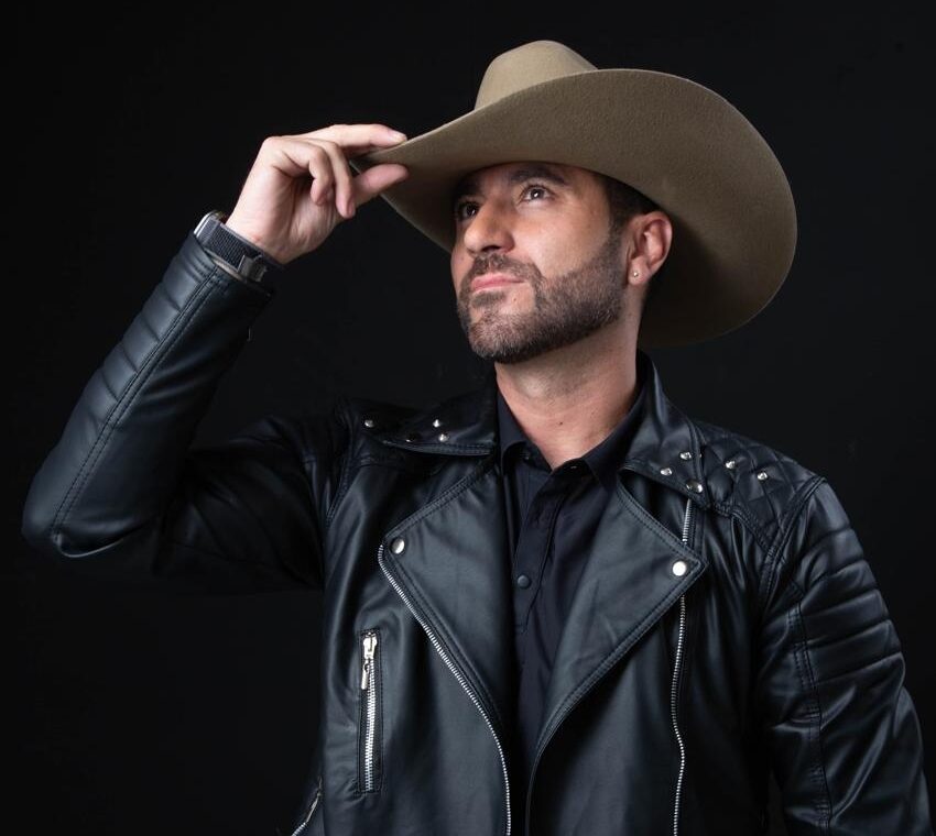 Ángel Toro abre una nueva etapa musical con el lanzamiento de “Me voy a desjuiciar”