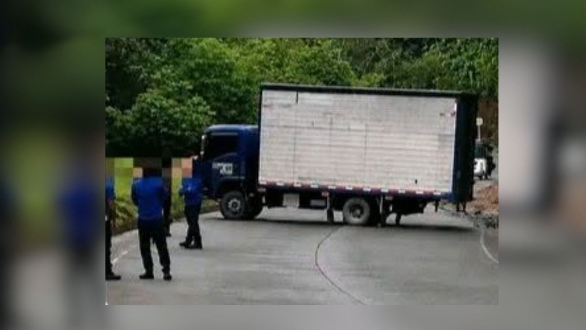 Bloqueo en la vía Panamericana mantiene incomunicados a Risaralda y Chocó tras acción atribuida al ELN