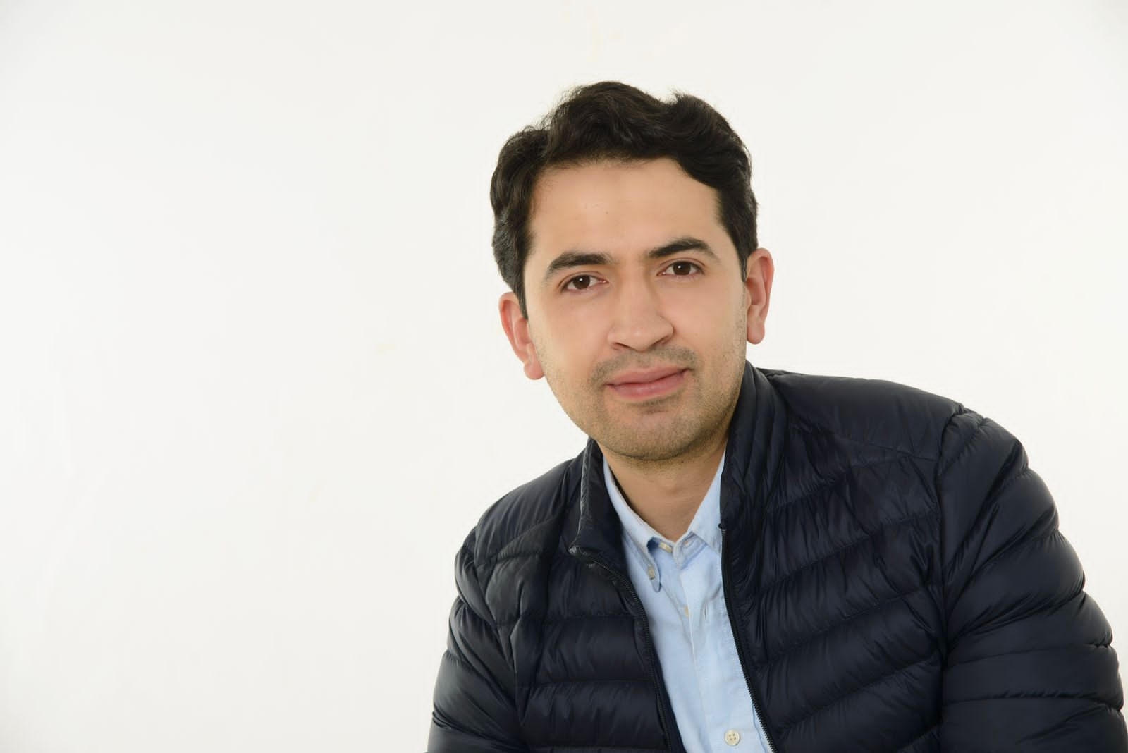 Daniel Briceño anuncia donación a una víctima de las Farc y rechaza supuesta alianza con el Pacto Histórico