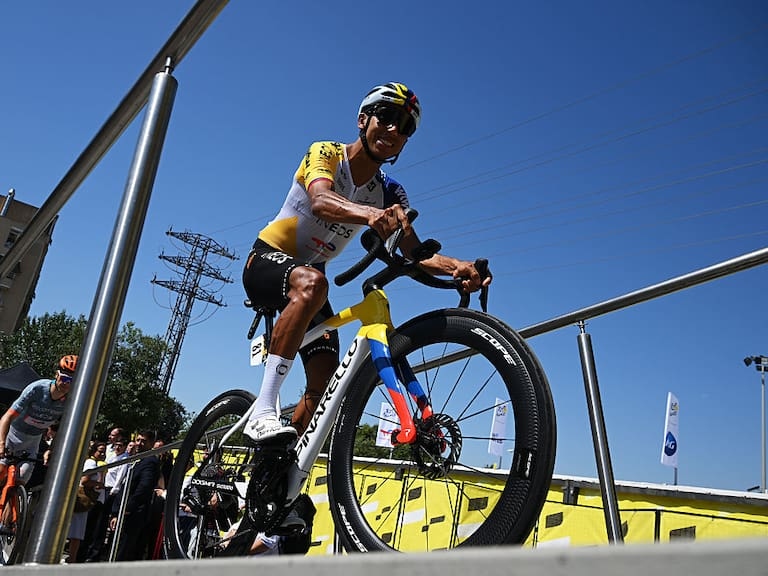 Colombianos afrontan el primer gran reto de montaña y así quedó la clasificación general del Tour de Francia