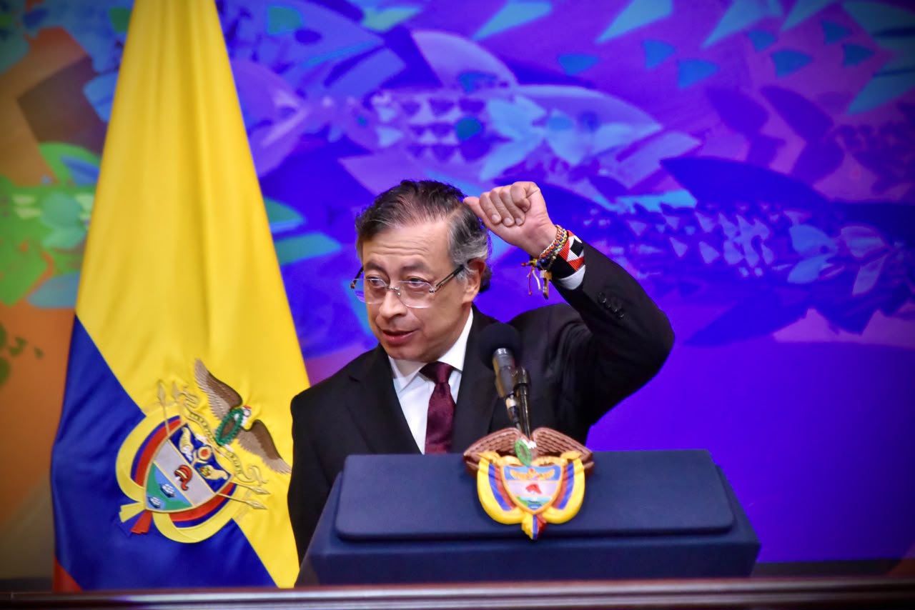 Gustavo Petro defiende su gestión y afirma que Colombia alcanzó el nivel de pobreza más bajo de su historia