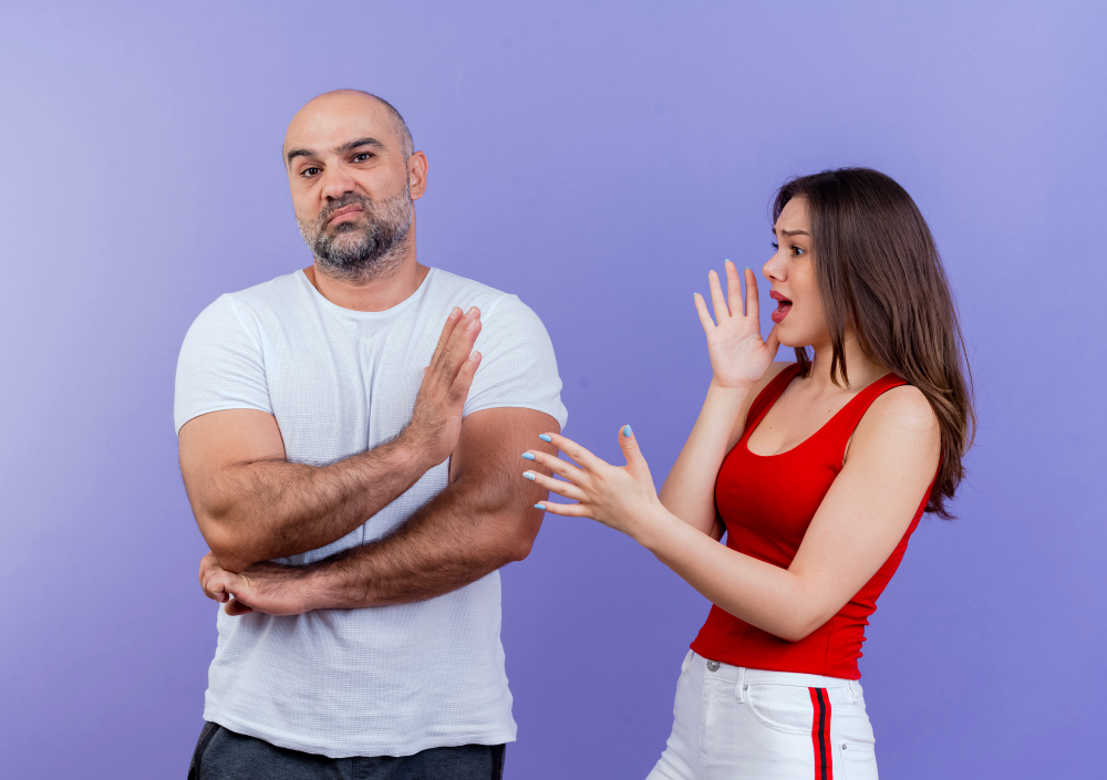 Hablar con un tono de voz alto no siempre significa enojo esto es lo que revela la psicología