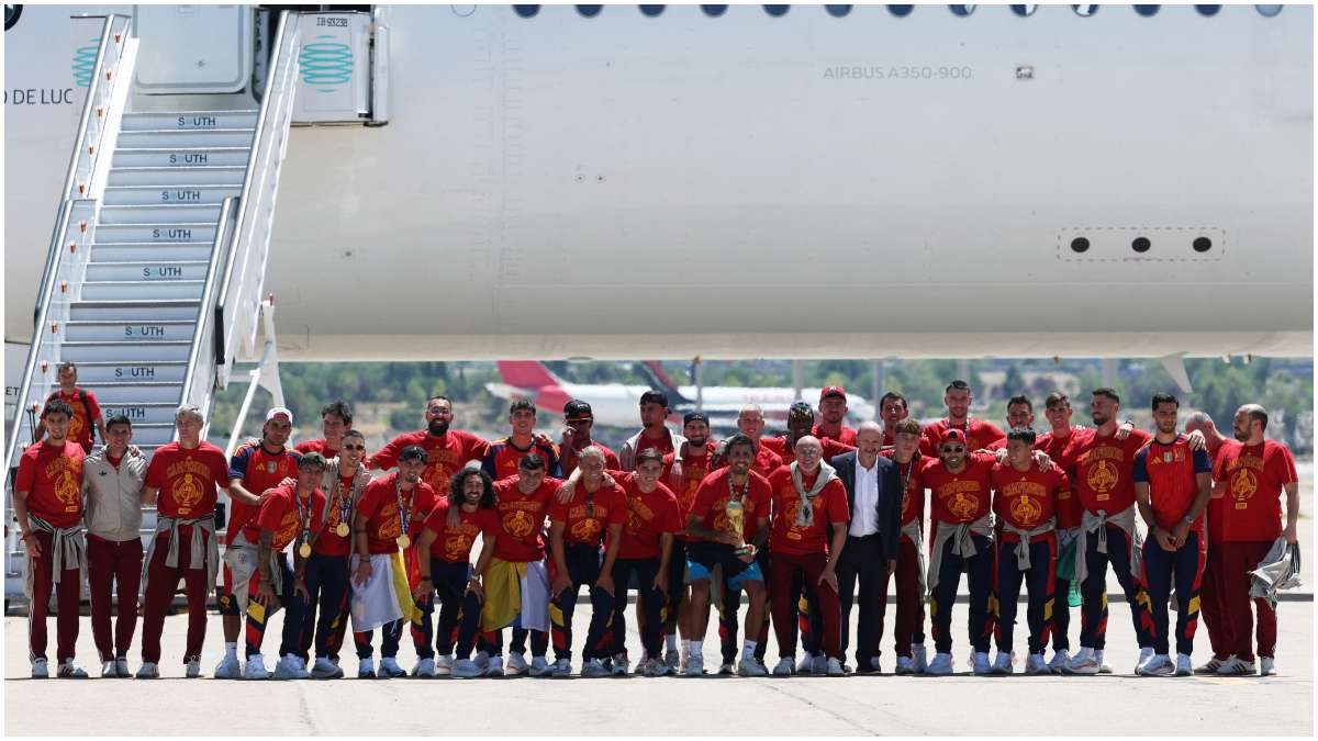 España celebra una nueva página dorada con la llegada del trofeo mundialista 2026