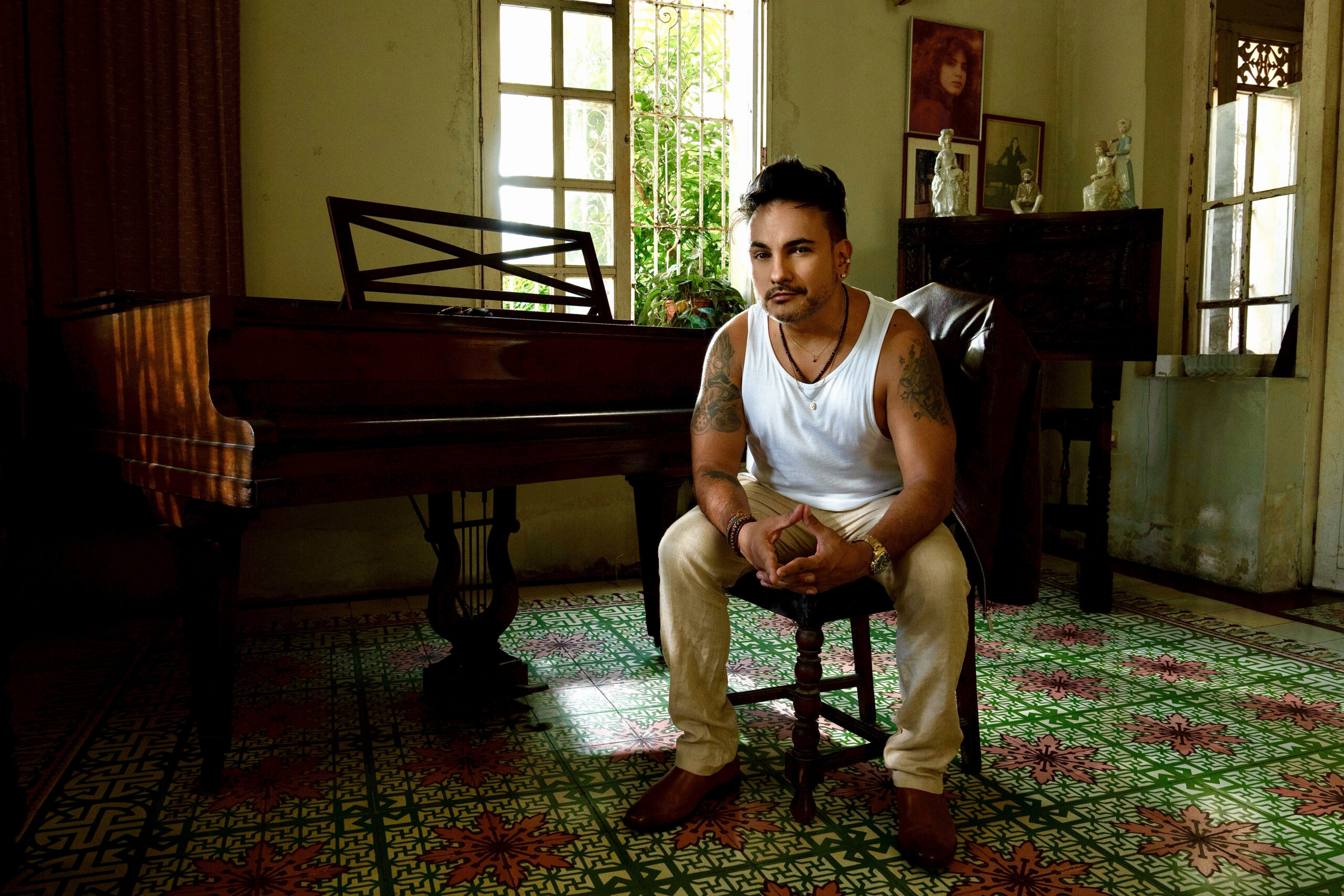 Nacho Acero convierte el desamor en salsa con su nueva canción Mi Sol y Luna