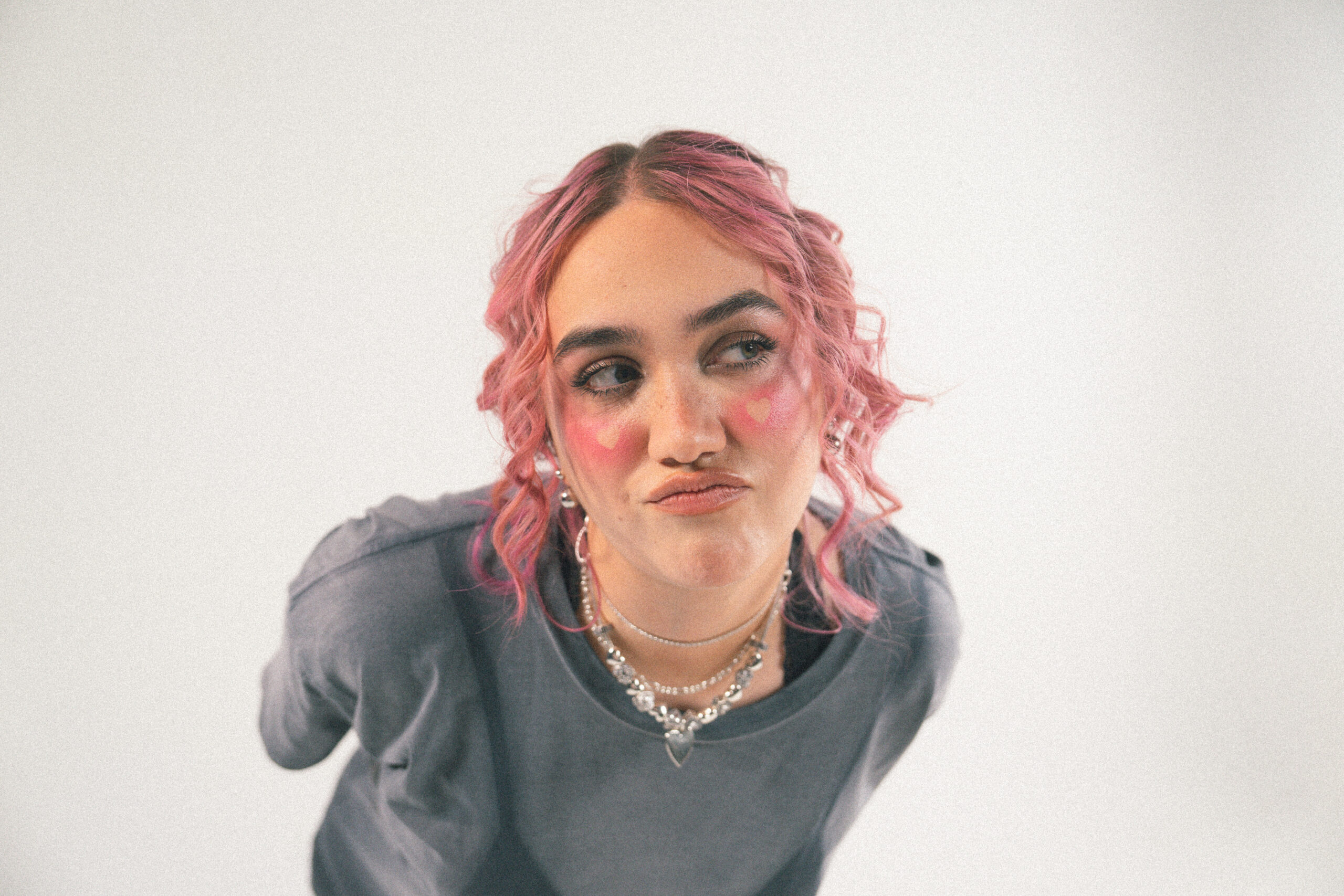 Ela Taubert estrena No Tengo Remedio y sigue ganando espacio en el pop latino