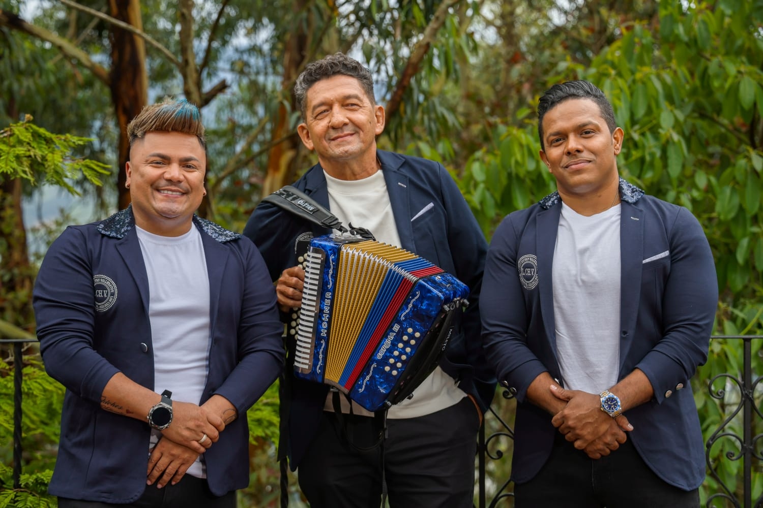 Los Chiches Vallenatos vuelven al desamor con Qué me faltó