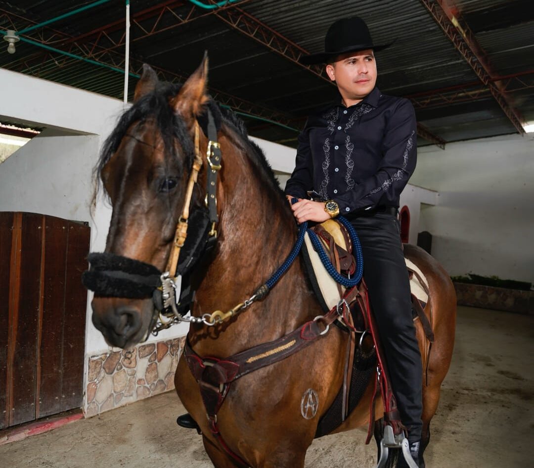 Rey Lancheros regresa con Que critiquen y le canta a los que siempre tienen algo que decir