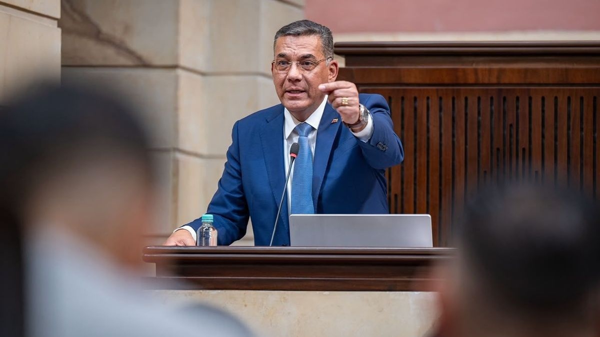 Senado mantiene a Jorge Mora en el cargo tras negar moción de censura por bombardeos