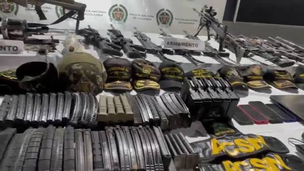 Incautan 27 fusiles y un lanzagranadas en Santa Marta en operativo contra Los Pachenca